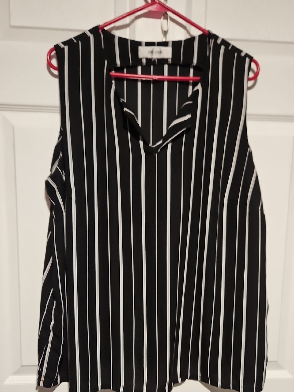 Jones Studio Black and White Striped Sleeveless V-Neck Camisole